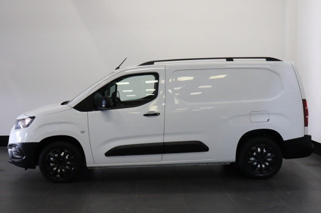 Toyota PROACE CITY 1.5 D-4D 102PK Runner L2 - Airco - Cruise - Trekhaak - € 10.900,-  Ex. BTW