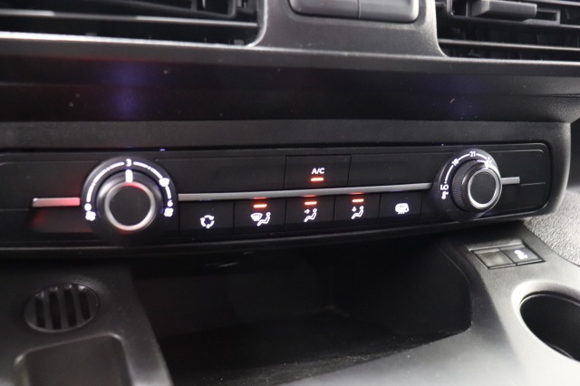 Toyota PROACE CITY 1.5 D-4D 102PK Runner L2 - Airco - Cruise - Trekhaak - € 10.900,-  Ex. BTW