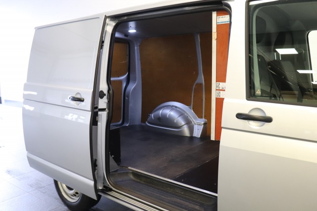 Volkswagen Transporter 2.0 TDI 150PK Automaat EURO 6 - Airco - Navi - Cruise - €14.950,- Excl. Volkswagen Transporter 2.0 TDI 150PK Automaat EURO 6 - Airco - Navi - Cruise - €14.950,- Excl.