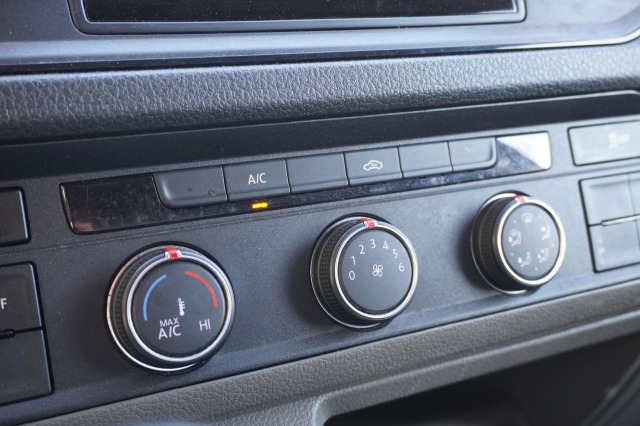 Volkswagen Crafter 2.0 TDI 177PK L3H3 - EURO 6 - Airco - Cruise - PDC - €17.900,- Excl. Volkswagen Crafter 2.0 TDI 177PK L3H3 - EURO 6 - Airco - Cruise - PDC - €17.900,- Excl.