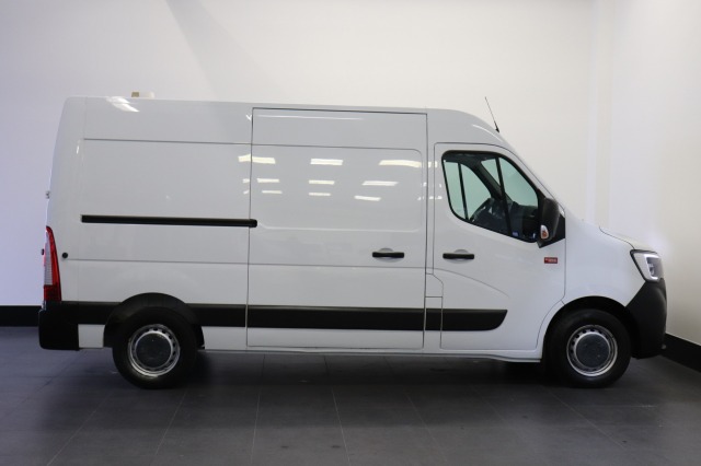 Renault Master 2.3 dCi 135PK L2H2 EURO 6 - Airco - Navi - Cruise - €16.950,-  Excl.