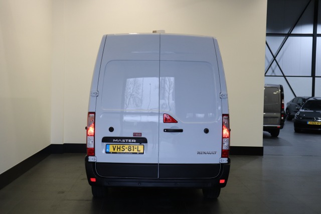 Renault Master 2.3 dCi 135PK L2H2 EURO 6 - Airco - Navi - Cruise - €16.950,-  Excl.