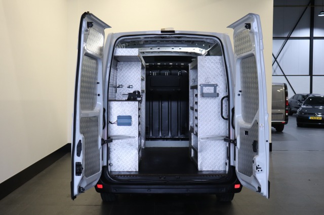 Renault Master 2.3 dCi 135PK L2H2 EURO 6 - Airco - Navi - Cruise - €16.950,-  Excl.