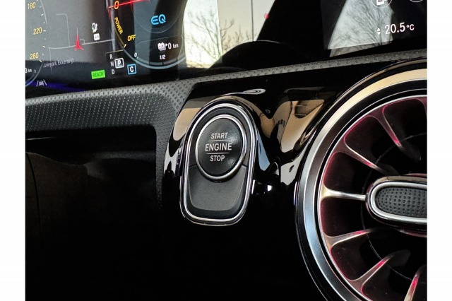 Mercedes-Benz A-Klasse 250 e Business Solution Luxury Limited | Pano | Burmester | Sfeer | Memory | Camera | €20.900,- Incl. BTW