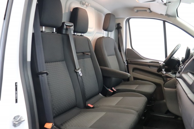 Ford Transit Custom 2.0 TDCI EURO 6 - Airco - Cruise - PDC - €13.499 Excl.