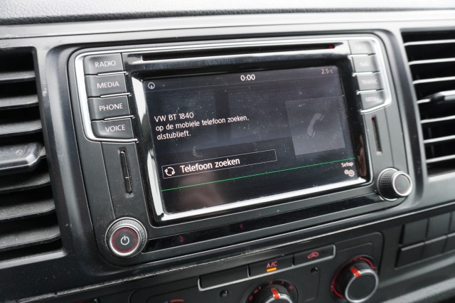 Volkswagen Transporter 2.0 TDI L2 - Airco - Navi - PDC - Trekhaak - € 8.950,- Excl.