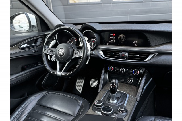 Alfa Romeo Stelvio 2.0 T AWD 280PK First Edition | 20'' | Stoel/Stuur verw. | Memory | Camera | Leder | €22.900,-