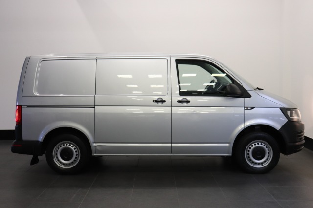 Volkswagen Transporter 2.0 TDI 150PK Automaat EURO 6 - Airco - Navi - Cruise - Carplay - €15.950,- Excl.