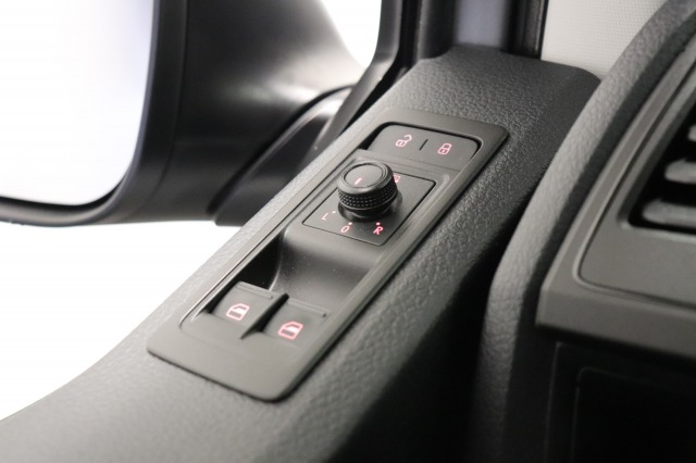 Volkswagen Transporter 2.0 TDI 150PK Automaat EURO 6 - Airco - Navi - Cruise - Carplay - €15.950,- Excl.