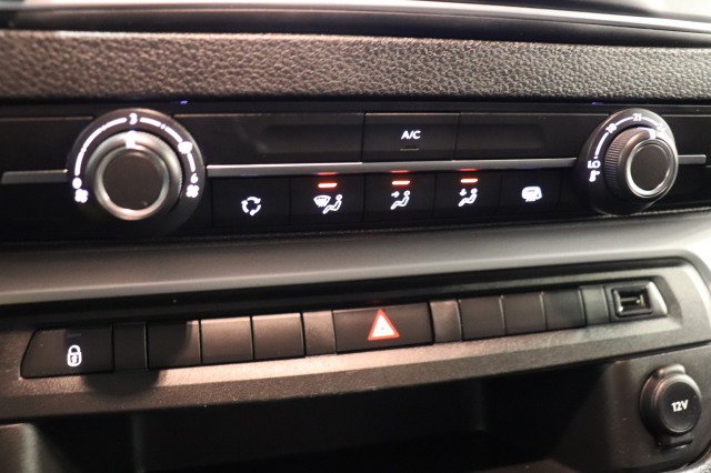 Opel Vivaro 2.0 CDTI 122PK L3 Dubbele Cabine EURO 6 - Airco - Navi - Cruise - € 15.950,- Excl. Opel Vivaro 2.0 CDTI 122PK L3 Dubbele Cabine EURO 6 - Airco - Navi - Cruise - € 15.950,- Excl.