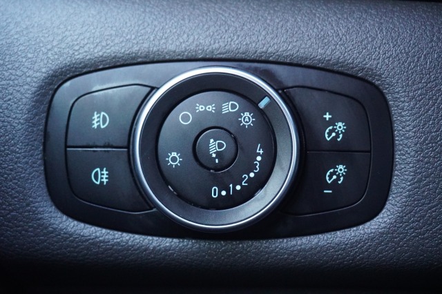 Ford Transit Custom 2.0 TDCI L2 Dubbele Cabine EURO 6 - Airco - Cruise - Camera - € 16.900,- Excl.