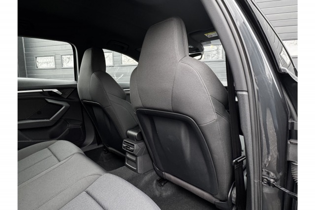 Audi A3 Sportback 35 TFSI 150PK Automaat Business edition | ACC | Carplay | Navi | Trekhaak | €21.900,- incl. BTW Audi A3 Sportback 35 TFSI 150PK Automaat Business edition | ACC | Carplay | Navi | Trekhaak | €21.900,- incl. BTW