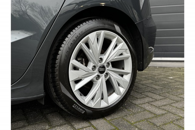 Audi A3 Sportback 35 TFSI 150PK Automaat Business edition | ACC | Carplay | Navi | Trekhaak | €21.900,- incl. BTW Audi A3 Sportback 35 TFSI 150PK Automaat Business edition | ACC | Carplay | Navi | Trekhaak | €21.900,- incl. BTW