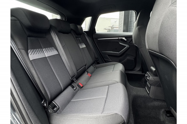 Audi A3 Sportback 35 TFSI 150PK Automaat Business edition | ACC | Carplay | Navi | Trekhaak | €21.900,- incl. BTW Audi A3 Sportback 35 TFSI 150PK Automaat Business edition | ACC | Carplay | Navi | Trekhaak | €21.900,- incl. BTW