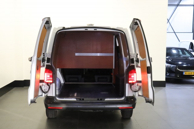 Volkswagen Transporter 2.0 TDI 150PK DSG Automaat EURO 6 - Airco - Navi - Cruise - €14.950,- Excl. Volkswagen Transporter 2.0 TDI 150PK DSG Automaat EURO 6 - Airco - Navi - Cruise - €14.950,- Excl.