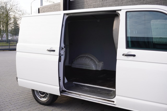Volkswagen Transporter 2.0 TDI EURO 6 - Airco - Navi - Cruise - €13.900,- Excl.