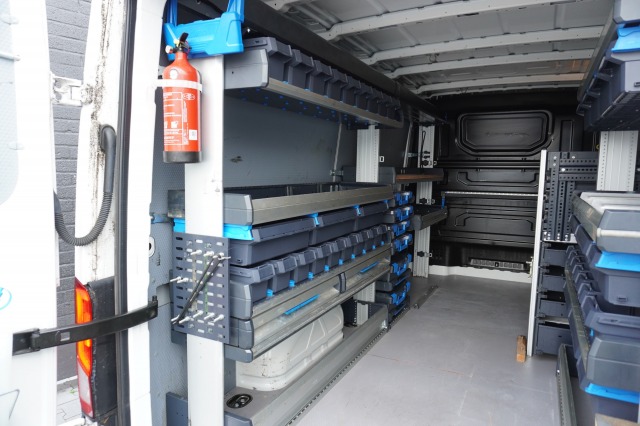 Volkswagen Crafter 2.0 TDI 140PK L3H2 Automaat EURO 6 - Airco - Cruise - Camera - € 17.499,- Excl.