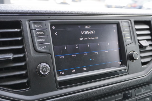 Volkswagen Crafter 2.0 TDI 140PK L3H2 Automaat EURO 6 - Airco - Cruise - Camera - € 17.499,- Excl.