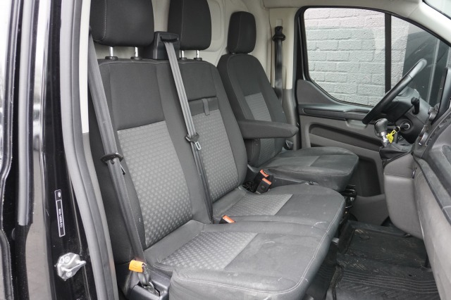 Ford Transit Custom 2.0 TDCI L2 EURO 6 - Airco - Cruise - Camera - € 16.900,- Excl.