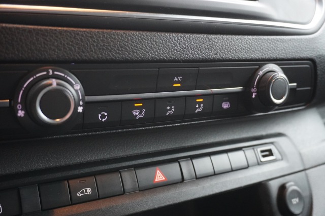 Opel Vivaro 2.0 CDTI 122PK L2 Automaat EURO 6 - Airco - Navi - Cruise - € 12.950,- Excl. Opel Vivaro 2.0 CDTI 122PK L2 Automaat EURO 6 - Airco - Navi - Cruise - € 12.950,- Excl.