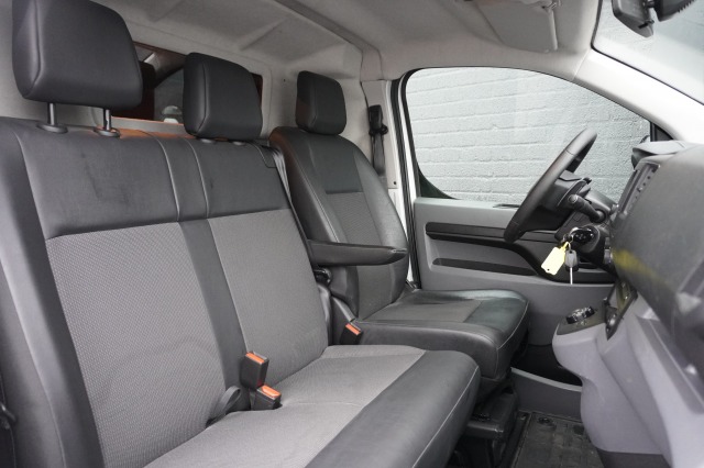 Opel Vivaro 2.0 CDTI 122PK L2 Automaat EURO 6 - Airco - Navi - Cruise - € 12.950,- Excl. Opel Vivaro 2.0 CDTI 122PK L2 Automaat EURO 6 - Airco - Navi - Cruise - € 12.950,- Excl.