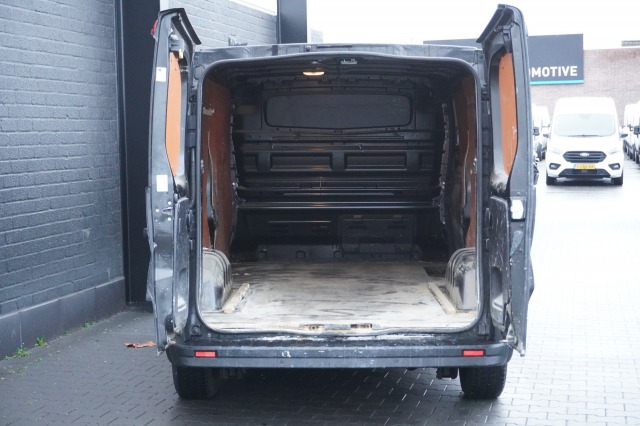 Renault Trafic 1.6 dCi L2 EURO 6 - Airco - Navi - Cruise - € 15.950,- Excl. Renault Trafic 1.6 dCi L2 EURO 6 - Airco - Navi - Cruise - € 15.950,- Excl.