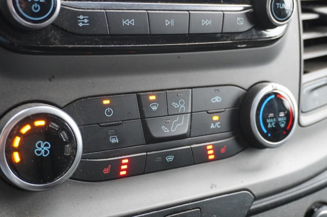 Ford Transit Custom 2.0 TDCI 130PK L2 EURO 6 - Airco - Cruise - Camera - € 14.900,- Excl.