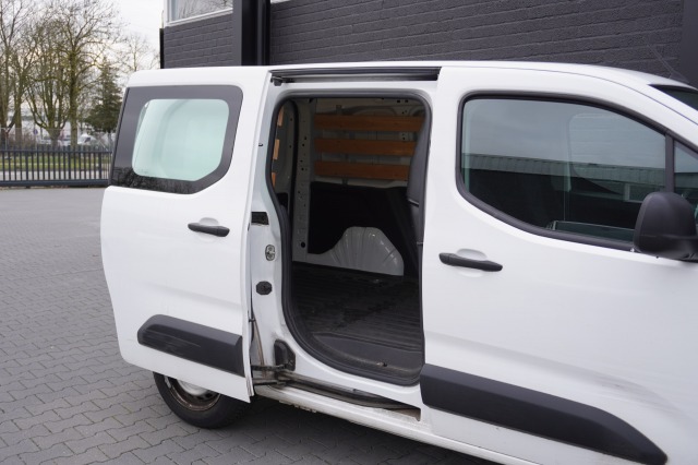 Peugeot Partner 1.2 PureTech Benzine! - Airco - Navi - Cruise - €11.499,- Excl.