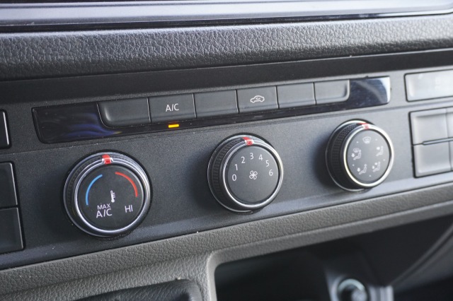 Volkswagen Crafter 2.0 TDI 140PK L3H3 EURO 6 - Airco - Navi - Cruise - € 18.950,- Excl.