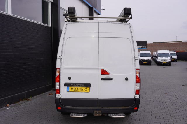 Renault Master 2.3 dCi 130PK L2H2 EURO 6 - Airco - Navi - Cruise - € 11.900,- Excl. Renault Master 2.3 dCi 130PK L2H2 EURO 6 - Airco - Navi - Cruise - € 11.900,- Excl.