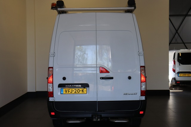 Renault Master 2.3 dCi 130PK L2H2 EURO 6 - Airco - Navi - Cruise - € 11.900,- Excl. Renault Master 2.3 dCi 130PK L2H2 EURO 6 - Airco - Navi - Cruise - € 11.900,- Excl.