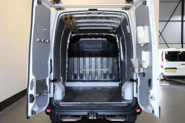 Renault Master 2.3 dCi 130PK L2H2 EURO 6 - Airco - Navi - Cruise - € 11.900,- Excl. Renault Master 2.3 dCi 130PK L2H2 EURO 6 - Airco - Navi - Cruise - € 11.900,- Excl.