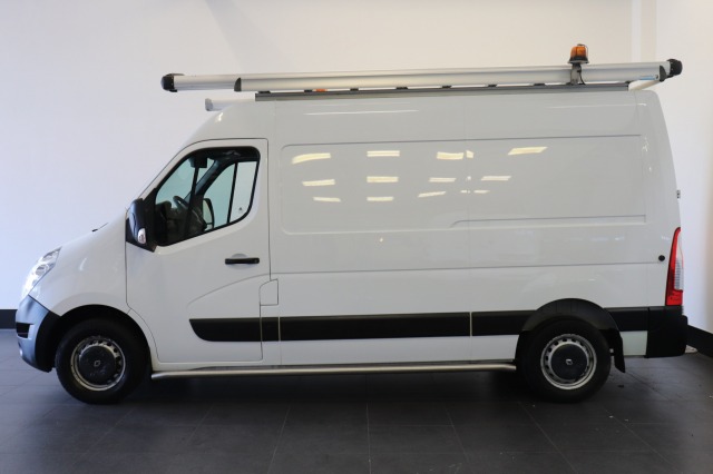 Renault Master 2.3 dCi 130PK L2H2 EURO 6 - Airco - Navi - Cruise - € 11.900,- Excl. Renault Master 2.3 dCi 130PK L2H2 EURO 6 - Airco - Navi - Cruise - € 11.900,- Excl.