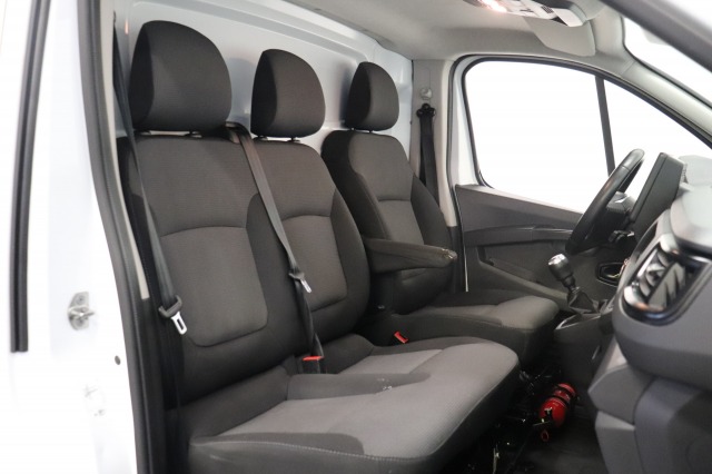 Renault Trafic 2.0 Blue dCi 130PK L2 EURO 6 - Airco - Navi - Cruise - €19.950,- Excl.