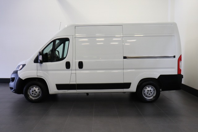 Peugeot Boxer 2.2 BlueHDi 120PK L2H2 2x Schuifdeur - Airco - Navi - Cruise - € 11.950,- Excl.