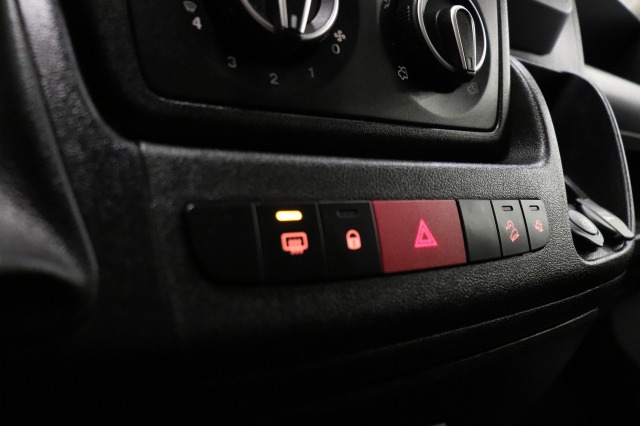 Peugeot Boxer 2.2 BlueHDi 120PK L2H2 2x Schuifdeur - Airco - Navi - Cruise - € 11.950,- Excl.