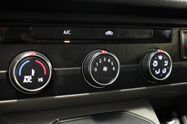 Volkswagen Transporter 2.0 TDI 150PK Automaat - EURO 6 - Airco - Cruise - Trekhaak - €15.900,- Excl. Volkswagen Transporter 2.0 TDI 150PK Automaat - EURO 6 - Airco - Cruise - Trekhaak - €15.900,- Excl.