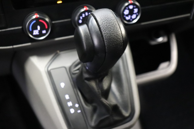 Volkswagen Transporter 2.0 TDI 150PK Automaat - EURO 6 - Airco - Cruise - Trekhaak - €15.900,- Excl. Volkswagen Transporter 2.0 TDI 150PK Automaat - EURO 6 - Airco - Cruise - Trekhaak - €15.900,- Excl.