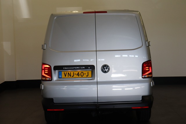 Volkswagen Transporter 2.0 TDI 150PK Automaat - EURO 6 - Airco - Cruise - Trekhaak - €15.900,- Excl. Volkswagen Transporter 2.0 TDI 150PK Automaat - EURO 6 - Airco - Cruise - Trekhaak - €15.900,- Excl.