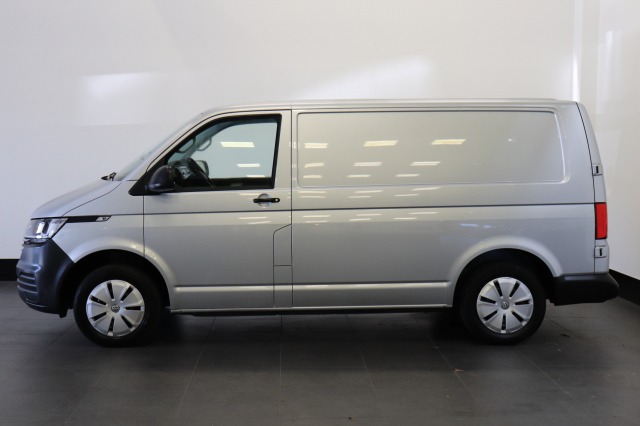 Volkswagen Transporter 2.0 TDI 150PK Automaat - EURO 6 - Airco - Cruise - Trekhaak - €15.900,- Excl. Volkswagen Transporter 2.0 TDI 150PK Automaat - EURO 6 - Airco - Cruise - Trekhaak - €15.900,- Excl.