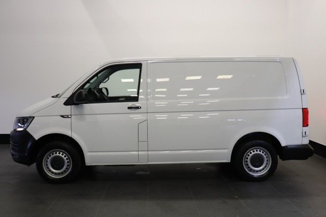 Volkswagen Transporter 2.0 TDI EURO 6 - Airco - Navi - Cruise - €13.950,- Excl. Volkswagen Transporter 2.0 TDI EURO 6 - Airco - Navi - Cruise - €13.950,- Excl.