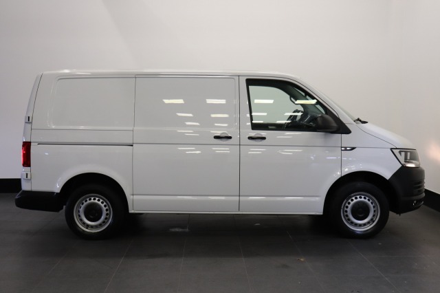 Volkswagen Transporter 2.0 TDI EURO 6 - Airco - Navi - Cruise - €13.950,- Excl. Volkswagen Transporter 2.0 TDI EURO 6 - Airco - Navi - Cruise - €13.950,- Excl.