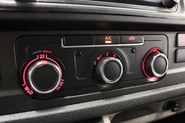 Volkswagen Transporter 2.0 TDI EURO 6 - Airco - Navi - Cruise - €13.950,- Excl. Volkswagen Transporter 2.0 TDI EURO 6 - Airco - Navi - Cruise - €13.950,- Excl.