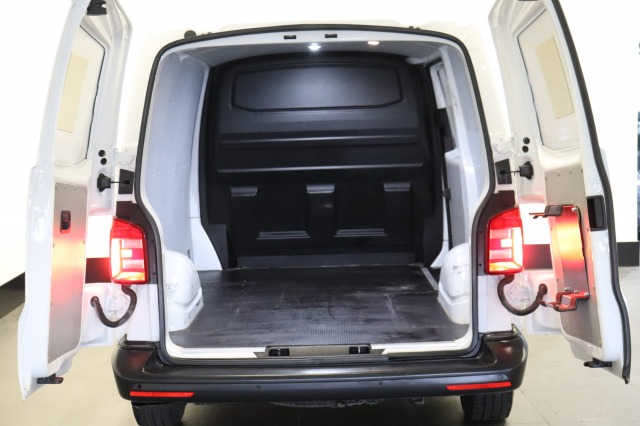 Volkswagen Transporter 2.0 TDI EURO 6 - Airco - Navi - Cruise - €13.950,- Excl. Volkswagen Transporter 2.0 TDI EURO 6 - Airco - Navi - Cruise - €13.950,- Excl.