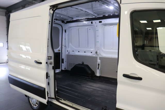 Ford Transit 2.0 TDCI 130PK L2H2 EURO 6 - Airco - Cruise - PDC - €14.900,- Excl. Ford Transit 2.0 TDCI 130PK L2H2 EURO 6 - Airco - Cruise - PDC - €14.900,- Excl.