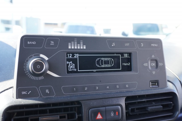 Peugeot Partner 1.2 Benzine EURO 6 - Airco - Carkit - PDC - € 11.950,- Excl.