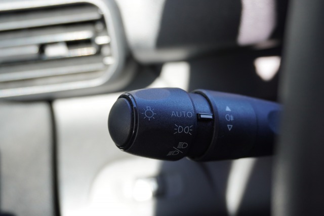 Peugeot Partner 1.2 Benzine EURO 6 - Airco - Carkit - PDC - € 11.950,- Excl.