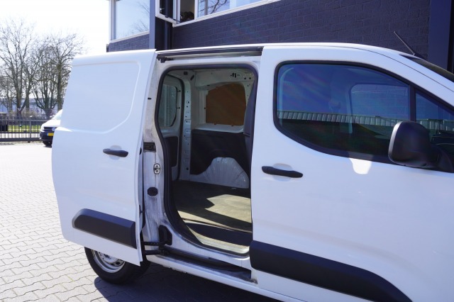 Peugeot Partner 1.2 Benzine EURO 6 - Airco - Carkit - PDC - € 11.950,- Excl.