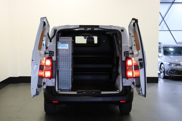 Opel Vivaro 2.0 BlueHDi 145PK Automaat L2 EURO 6 - Airco - Navi - Cruise - €18.950,- Excl.