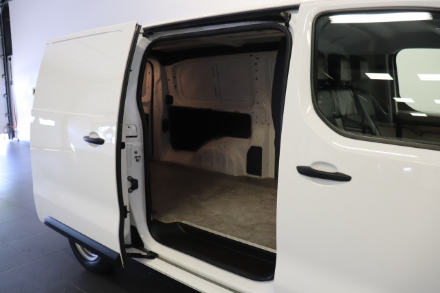 Opel Vivaro 2.0 CDTI L3 Automaat EURO 6 - Airco - Cruise - Camera - € 17.950,- Excl. Opel Vivaro 2.0 CDTI L3 Automaat EURO 6 - Airco - Cruise - Camera - € 17.950,- Excl.